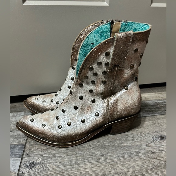 Corral Shoes - Corral Metallic white Silver tan Studded Western Booties with Turquoise Lining